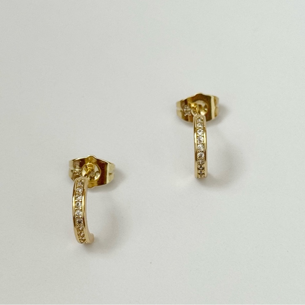 Dainty C stud Earrings